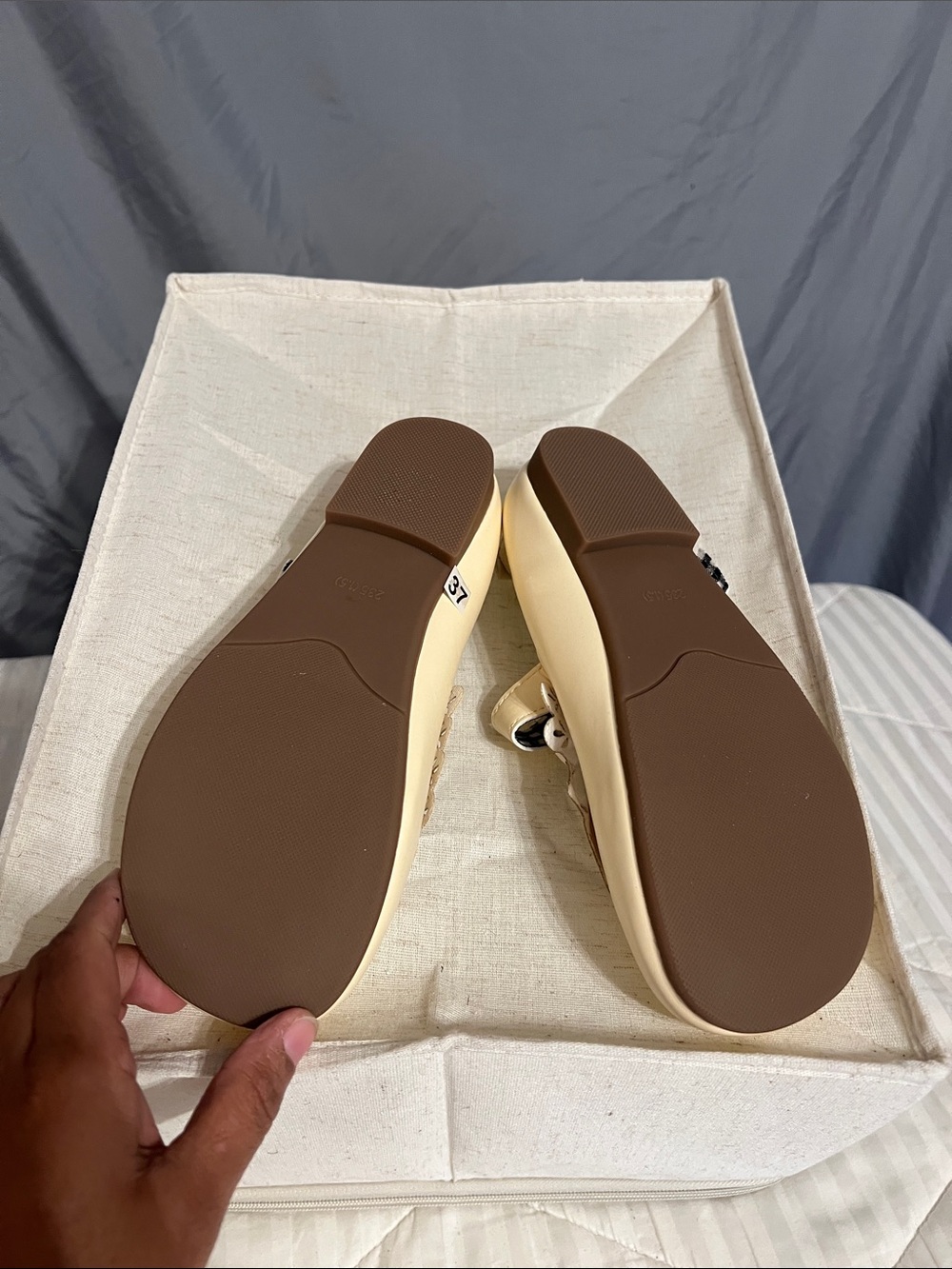 SHEIN Cream Scalloped Mary Jane Dress Shoes - Picture 4 of 4